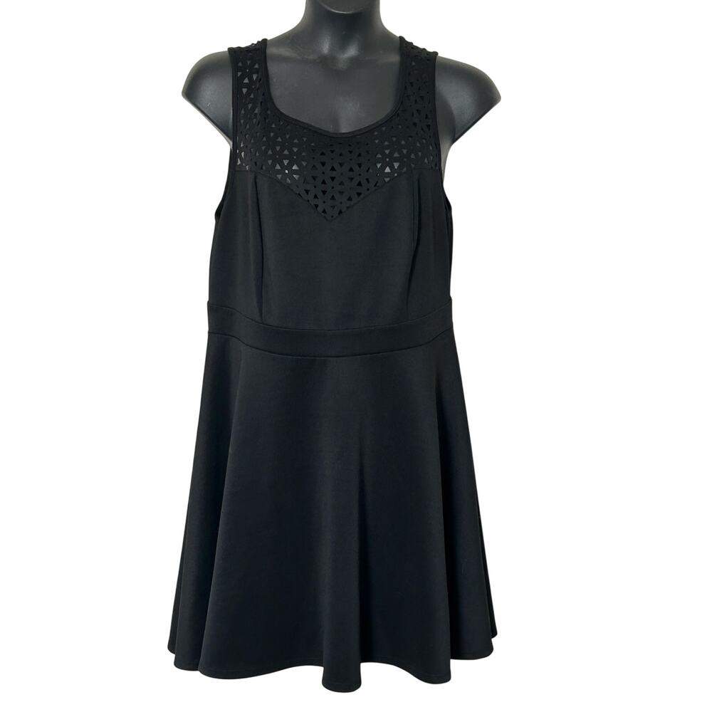 Sleek black sleeveless skater dress Size 2X